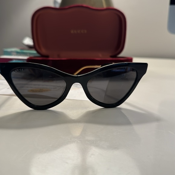 Gucci cat eye sunglasses like new gorgeous authentic - Picture 6 of 8